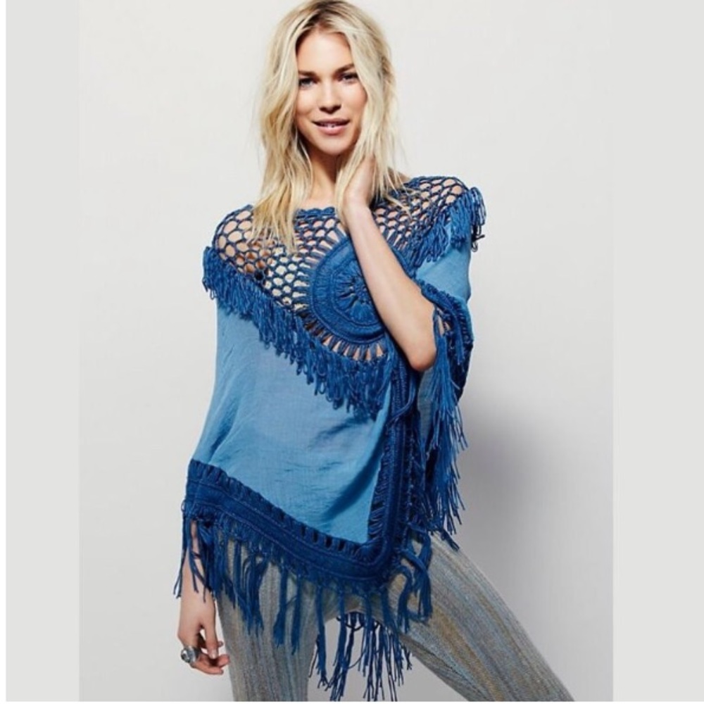 💙NEW💙 Loose Crochet Poncho Top in Blue or White