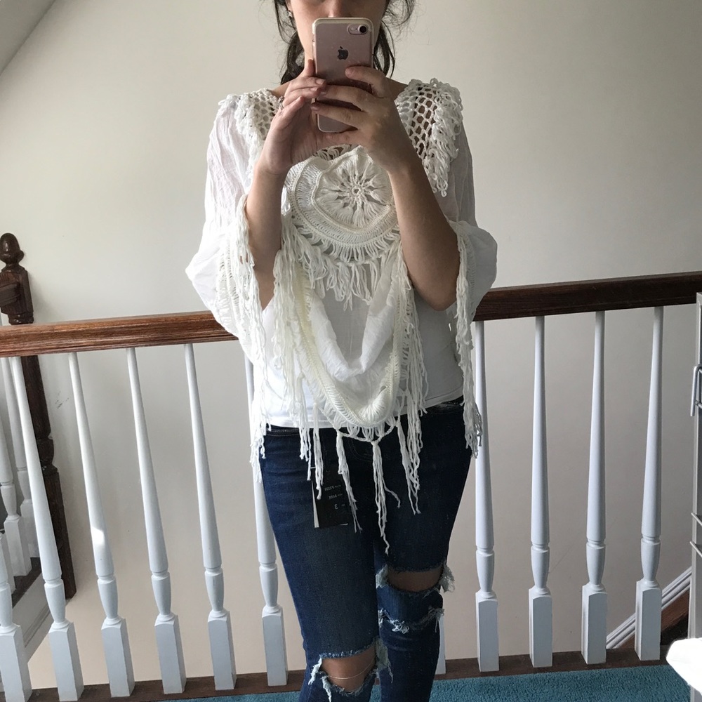💙NEW💙 Loose Crochet Poncho Top in Blue or White - Picture 4 of 5