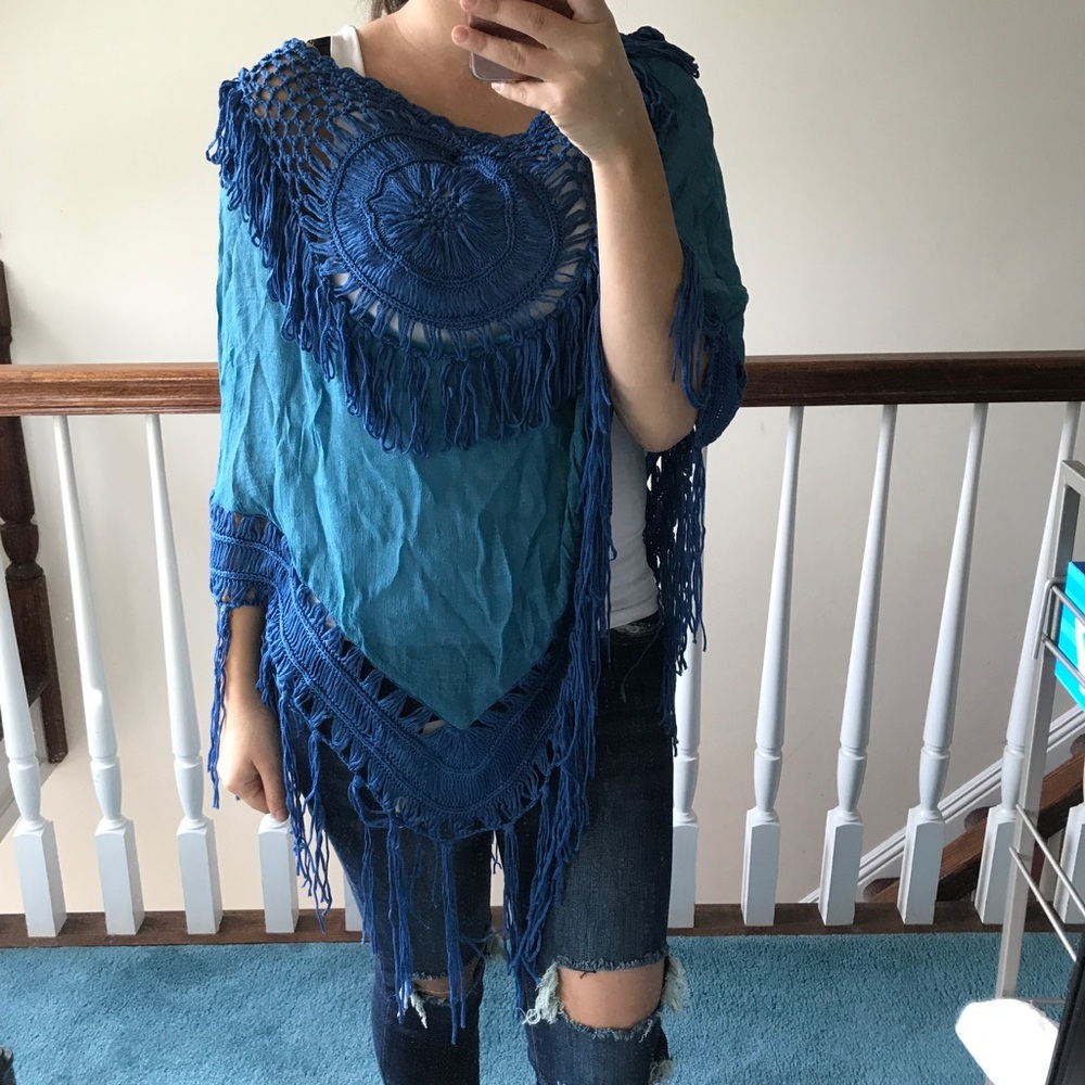 💙NEW💙 Loose Crochet Poncho Top in Blue or White - Picture 5 of 5