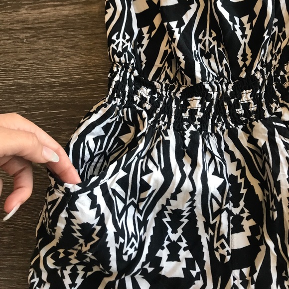 Patterned Romper 💅🏽 - Picture 2 of 3