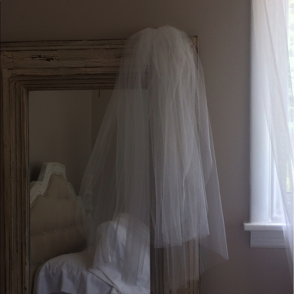 Anna Campbell shoulder length veil
