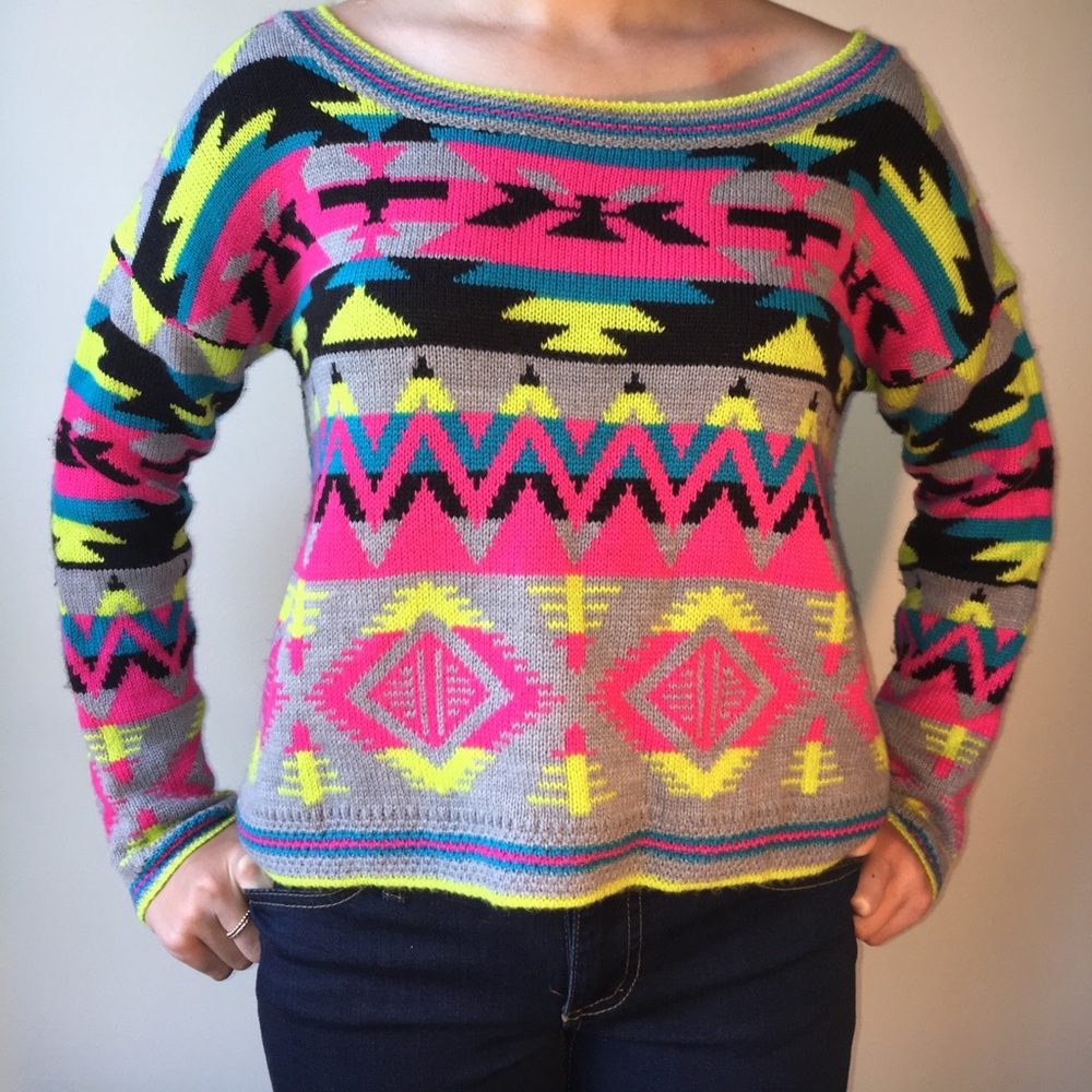Retro styled crop top sweater
