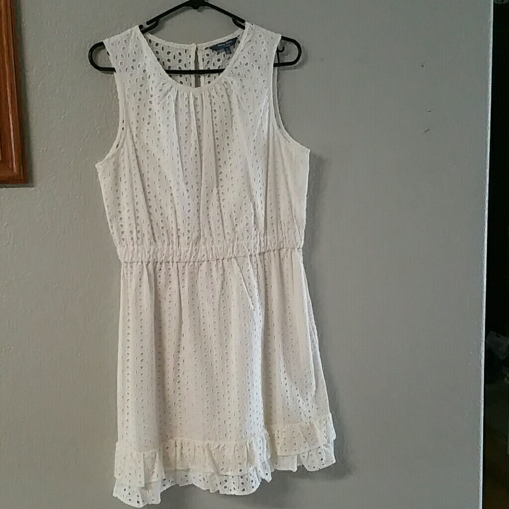 Light cream ilet sleeveless dress