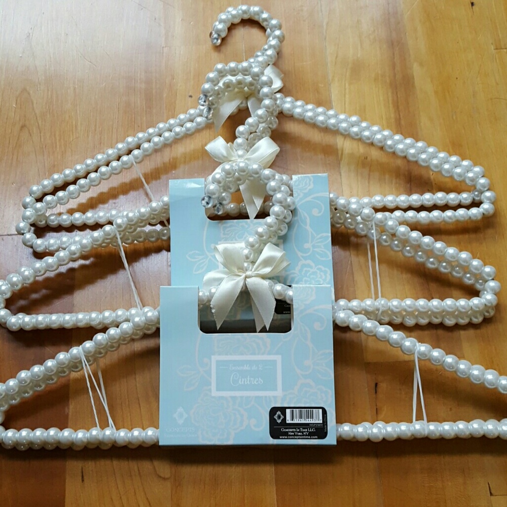 Pearl Hangers NWT