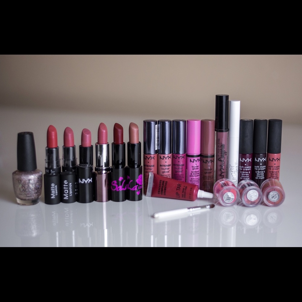 Lip Bundle of 21 ! ! ! 🙌🏼🌸💕