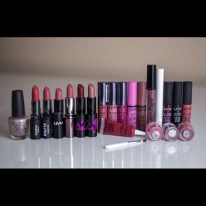 Lip Bundle of 21 ! ! ! 🙌🏼🌸💕