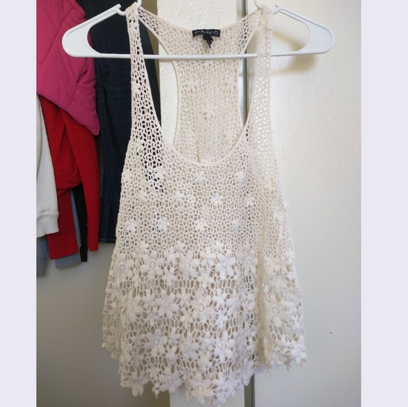 Cute lace tank top - Picture 1 of 3
