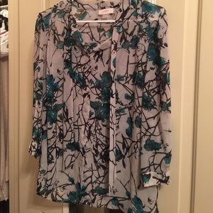 🚛 5/$25 moving sale! Patterned button down