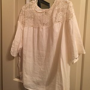 🚛 5/$25 moving sale! Crochet detail top