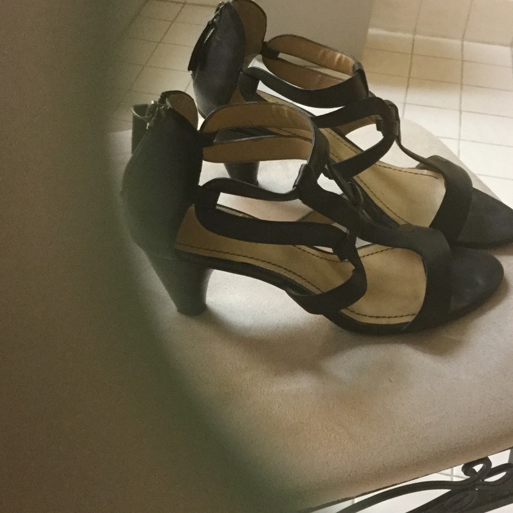 Shoes - Picture 2 of 4