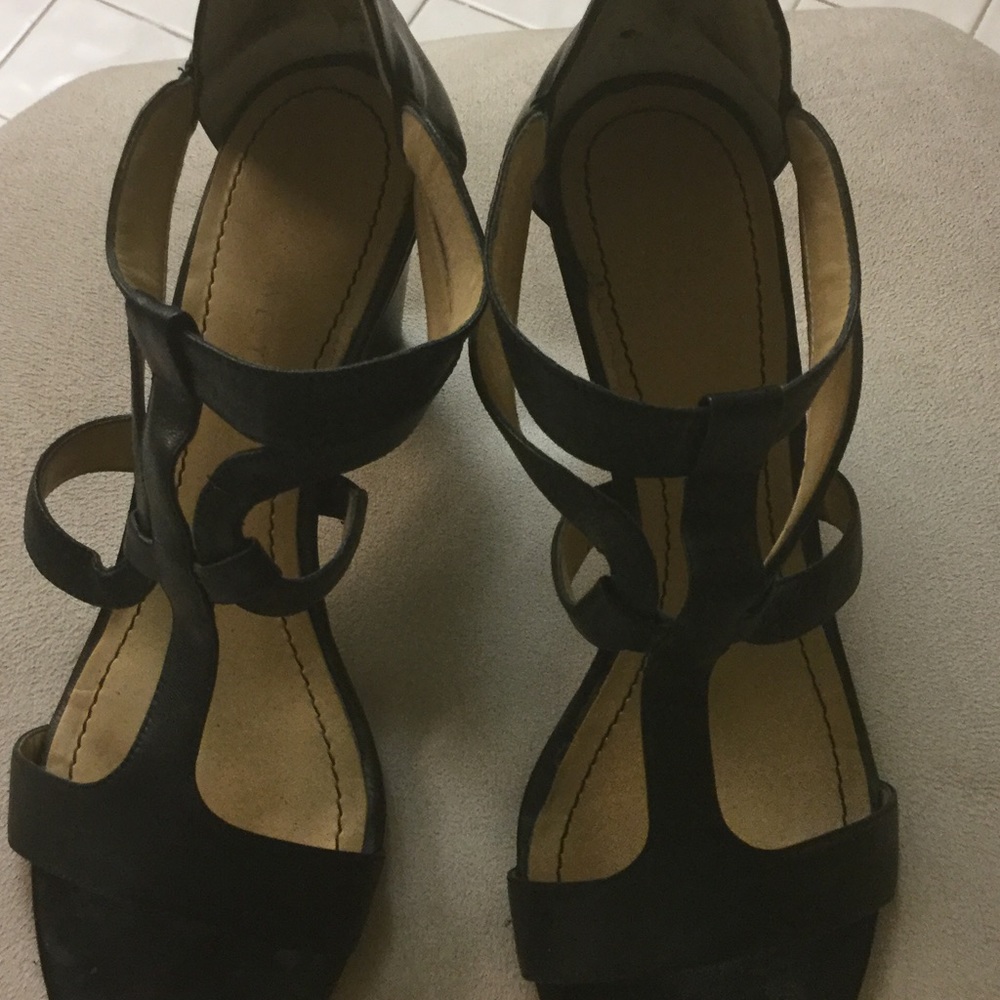 Shoes - Picture 4 of 4