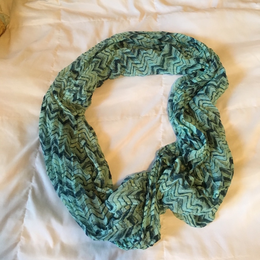 Blue chevron patterned scarf!