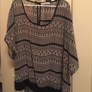 🚛 5/$25 moving sale! Aztec oversized blouse