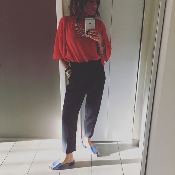 π΅HPπ΅Red Draped Top - Picture 7 of 8