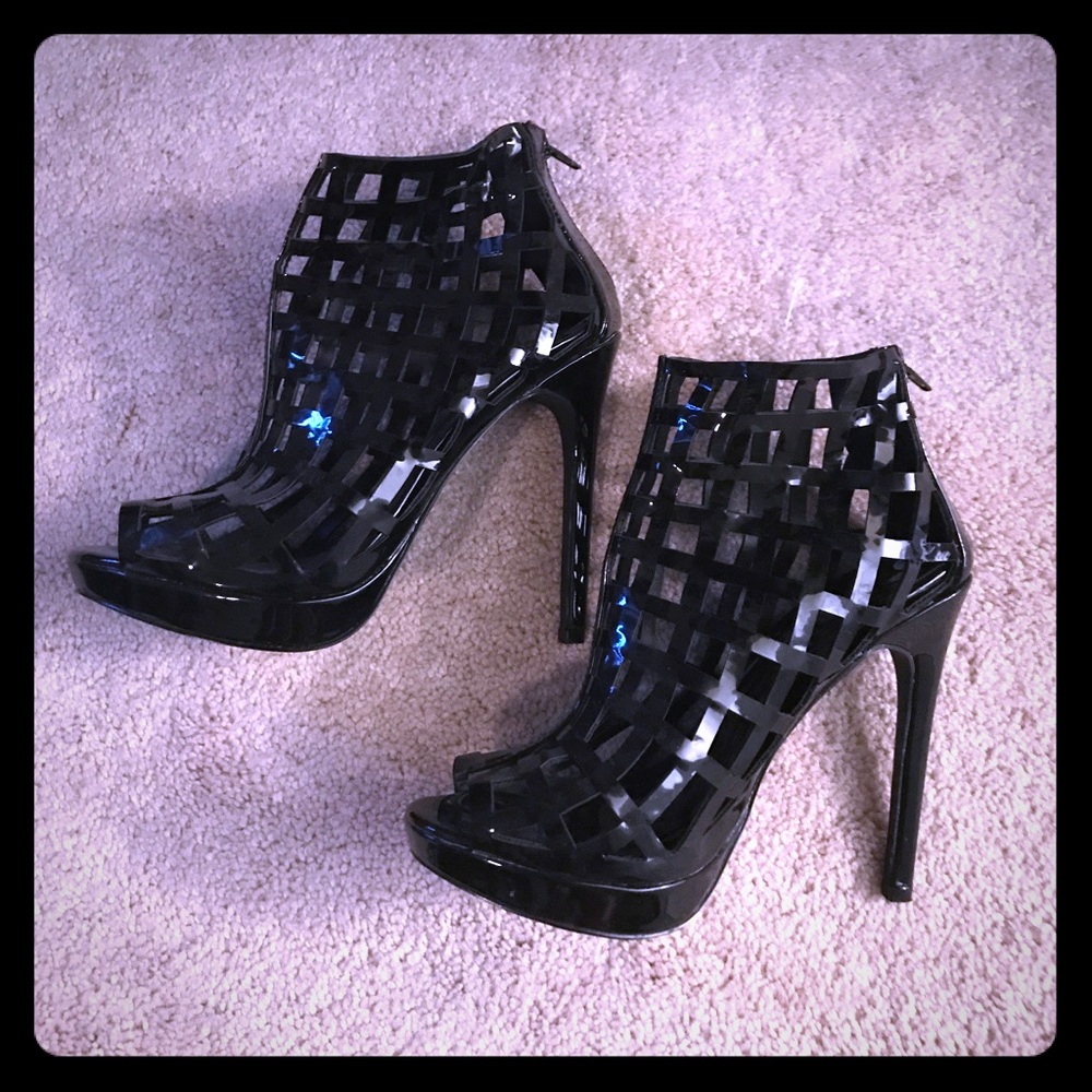 Shoe dazzle Caged Booties