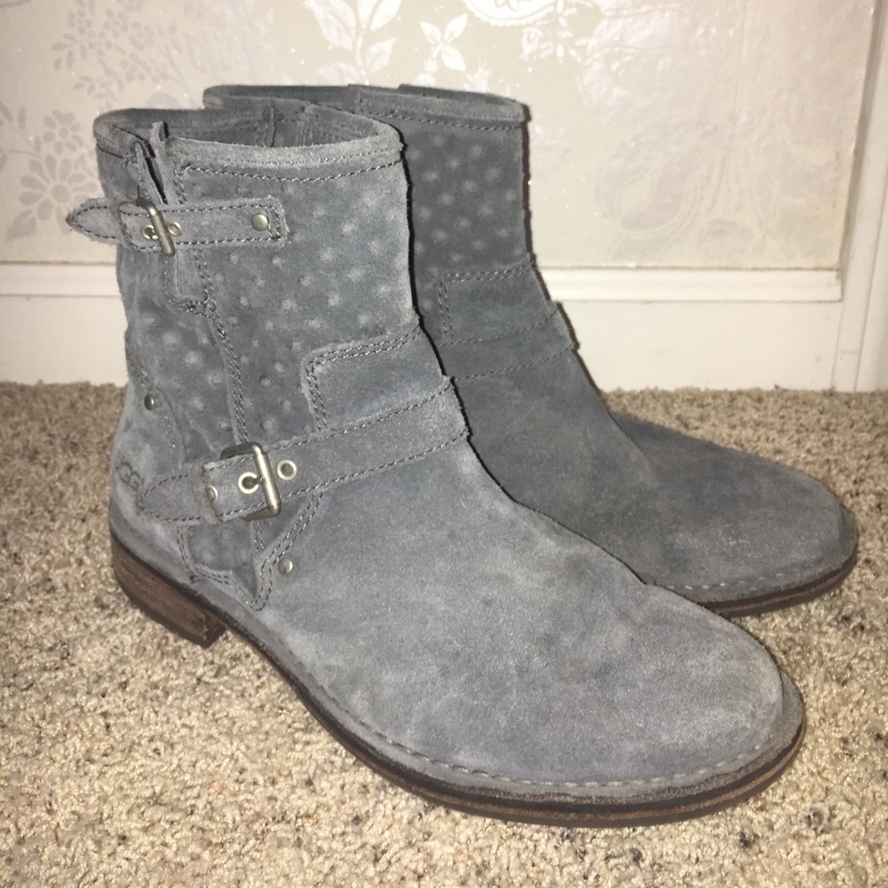 Selling these blue/gray UGG booties!