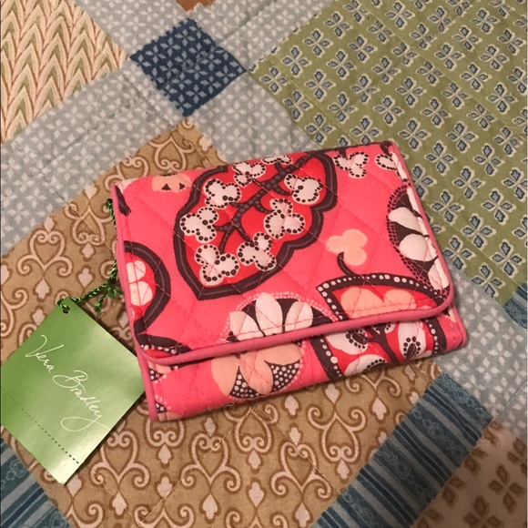 Vera Bradley Handbags - Adorable Vera Bradley Trifold Wallet NWT