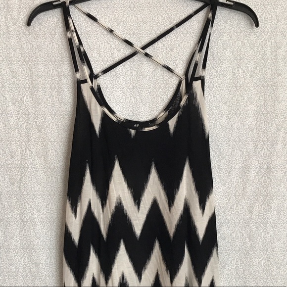 💘SOLD💘 | H&M | Flowy Chevron Tank - Picture 2 of 3