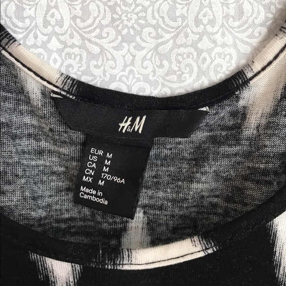 💘SOLD💘 | H&M | Flowy Chevron Tank - Picture 3 of 3