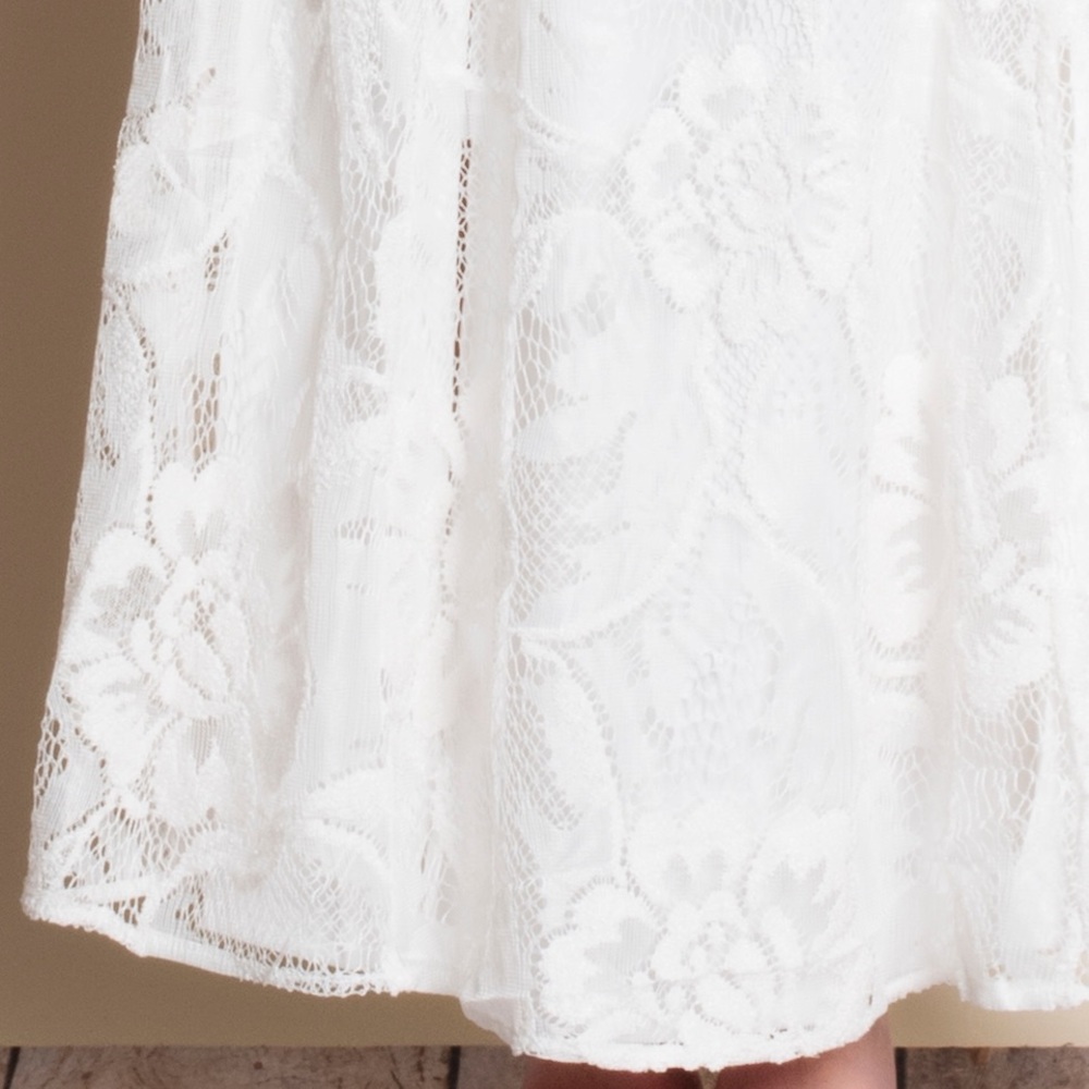 Backless White Lace Maxi Dress - Picture 3 of 4