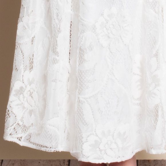 Backless White Lace Maxi Dress - Picture 3 of 4