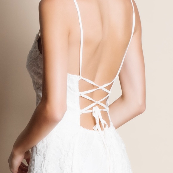 Backless White Lace Maxi Dress - Picture 4 of 4