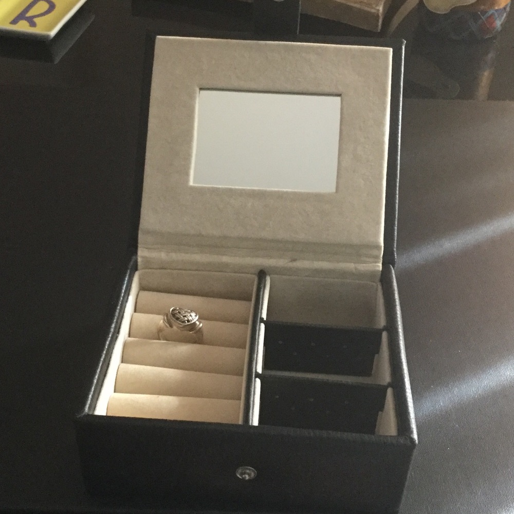 Jewelry box
