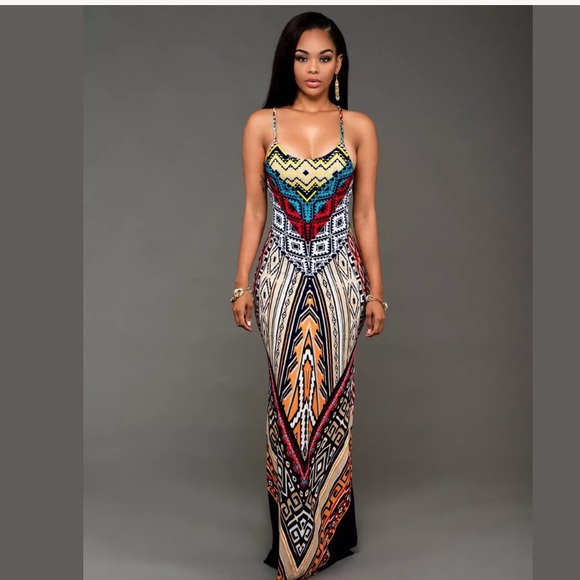 Dresses & Skirts - 💕New Long Geometric Print Maxi Dress💕
