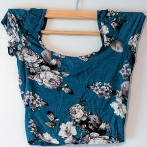 Sale🎉White Rose Crop Top