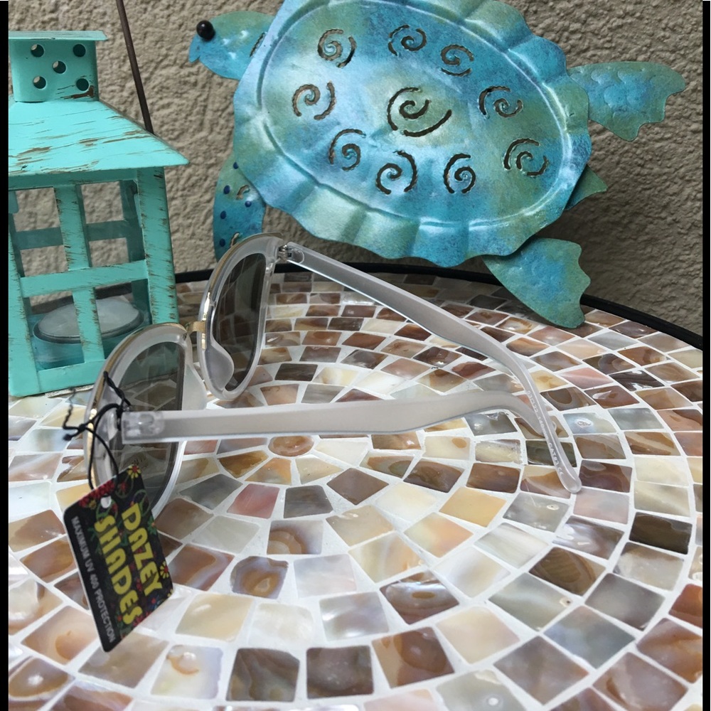 Gold/clear color Cat eye sunglasses - Picture 3 of 8