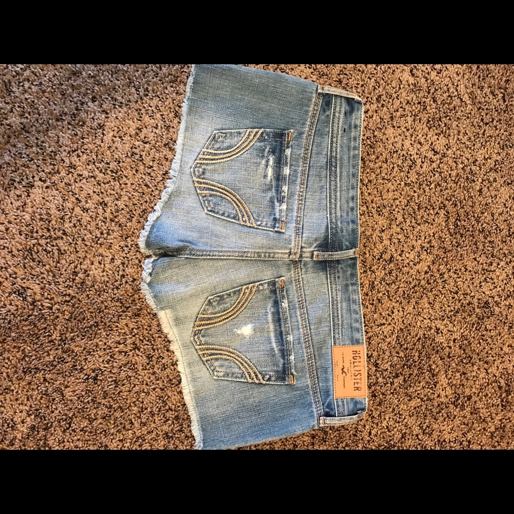 Shorts - Picture 2 of 4