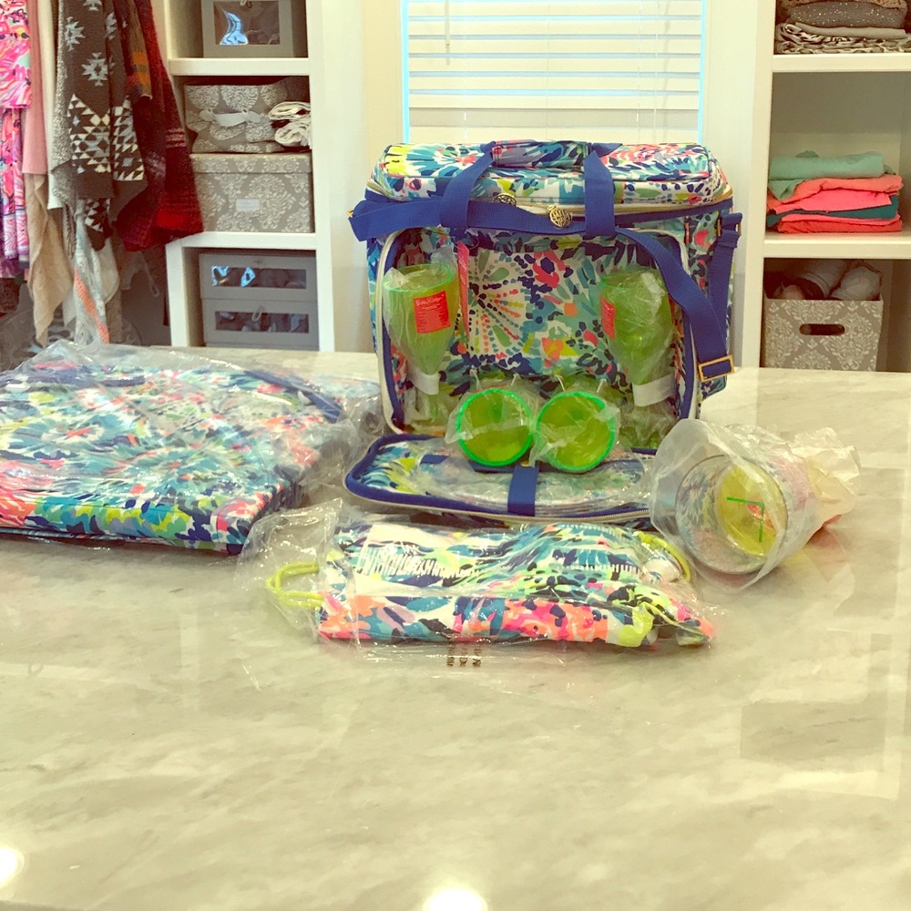 BNWT Lilly beach set