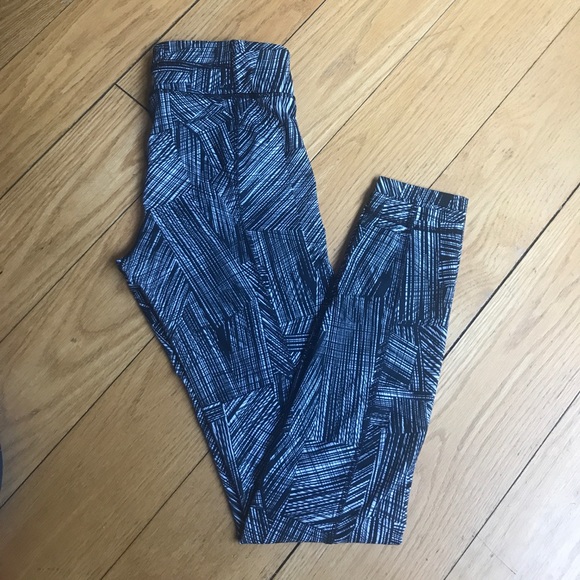 EUC Under Armour Leggings - Picture 3 of 7