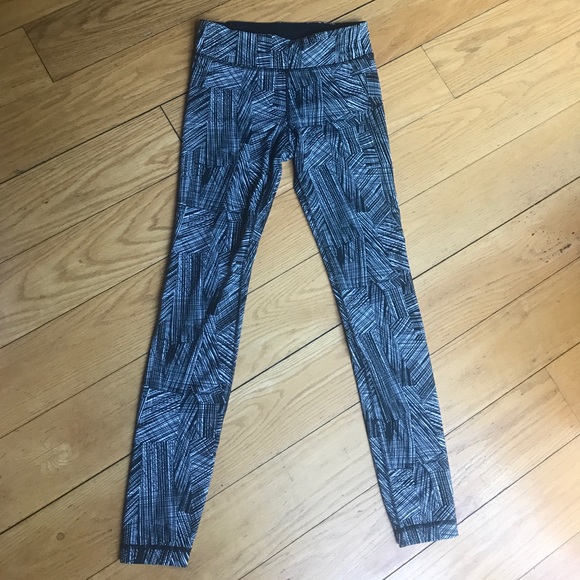 EUC Under Armour Leggings - Picture 2 of 7