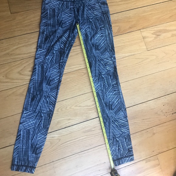 EUC Under Armour Leggings - Picture 6 of 7