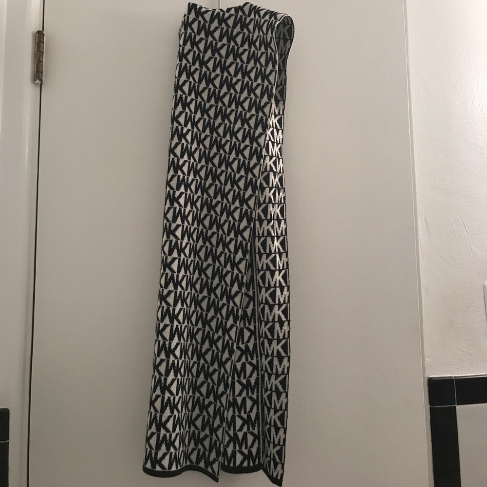Michael Kors knit scarf