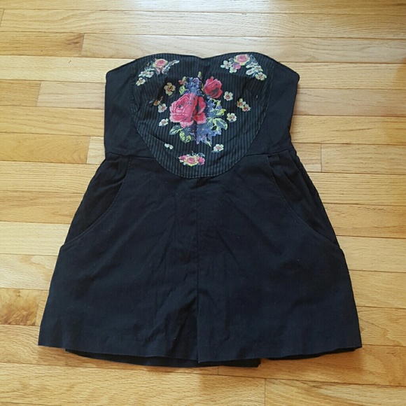 SOLD💕 FLORAL STRAPLESS ROMPER🌹🌸 - Picture 3 of 7