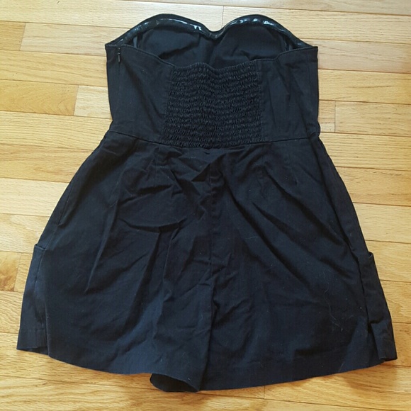 SOLD💕 FLORAL STRAPLESS ROMPER🌹🌸 - Picture 4 of 7