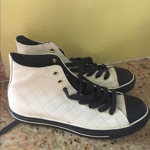 Converse high tops nwot🎈🎉HOST PICK🎊🎈