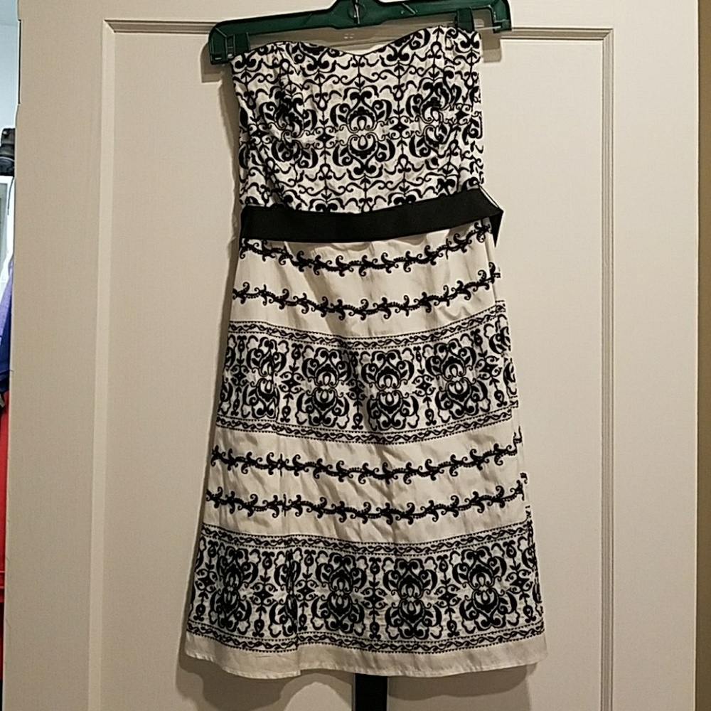 Black and white strapless dress