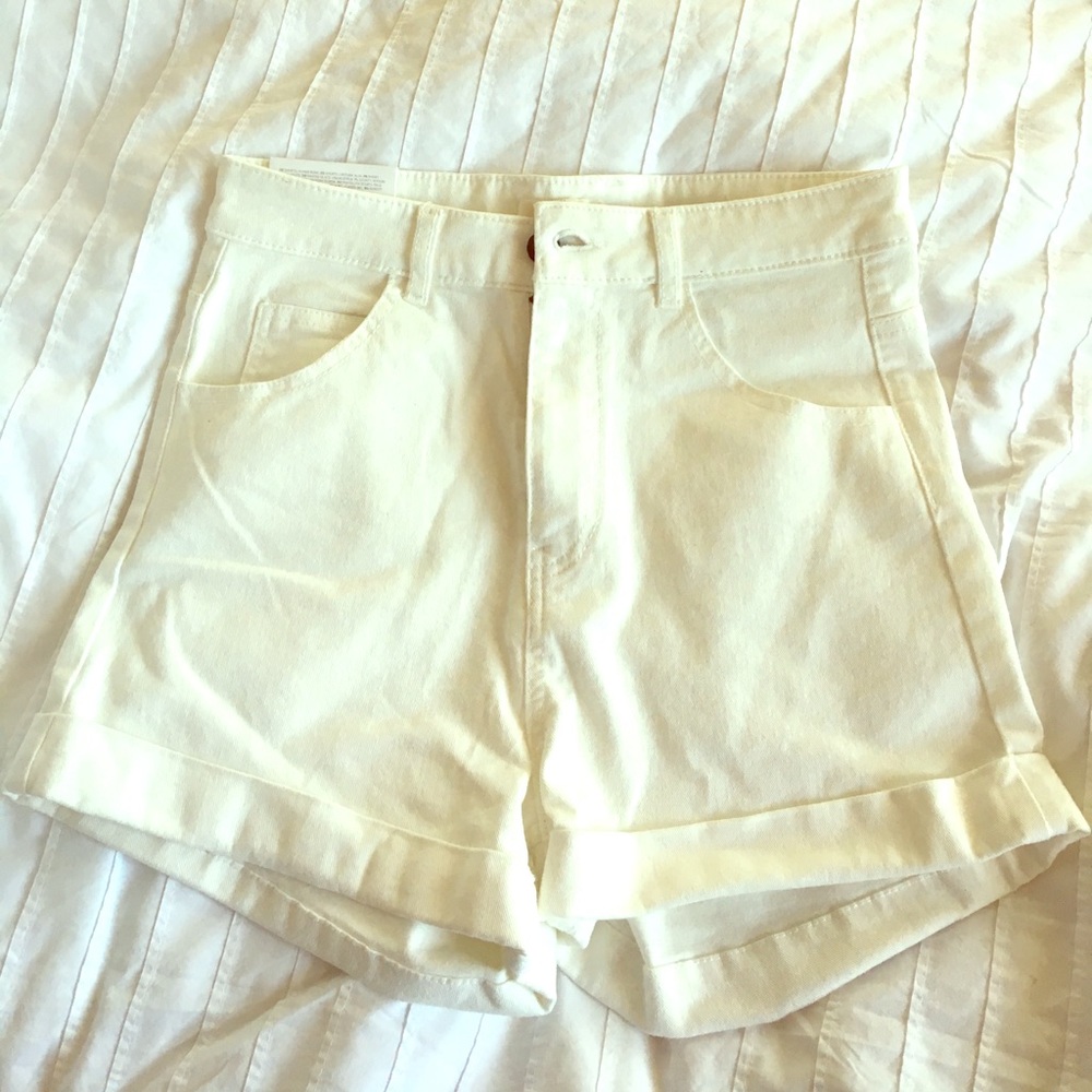 H&M High waisted white short