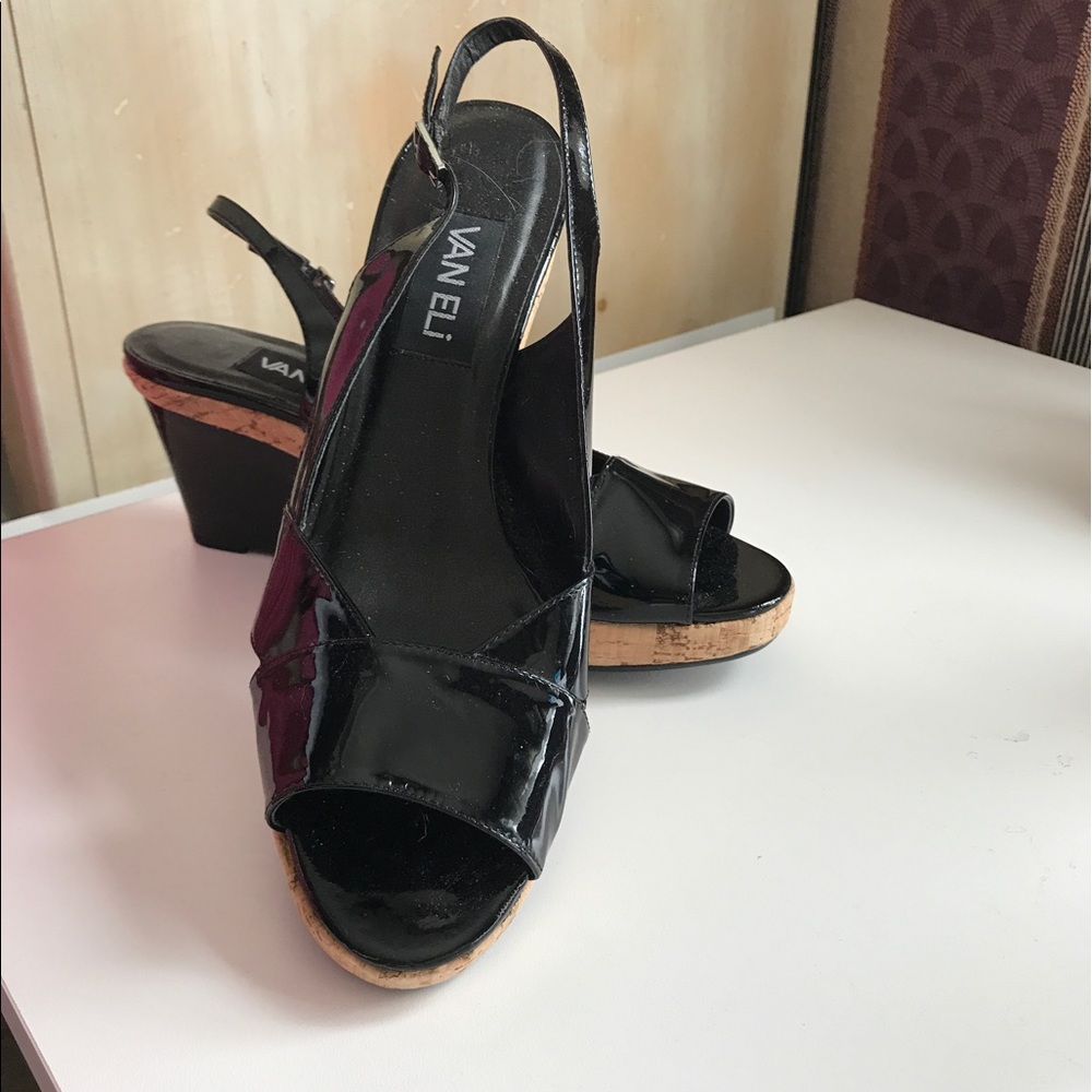 New vaneli cork and Patent Wedges size 9