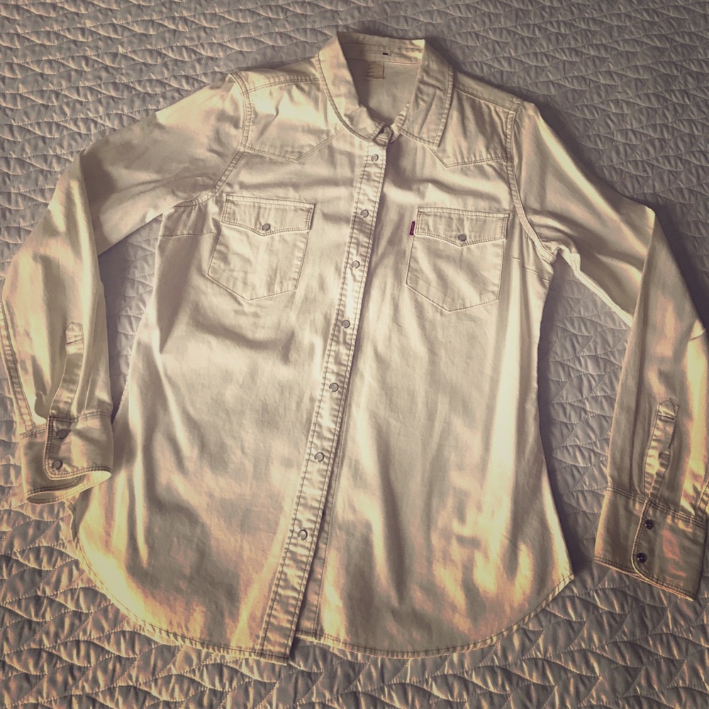 Levi's cream colored button up great condition