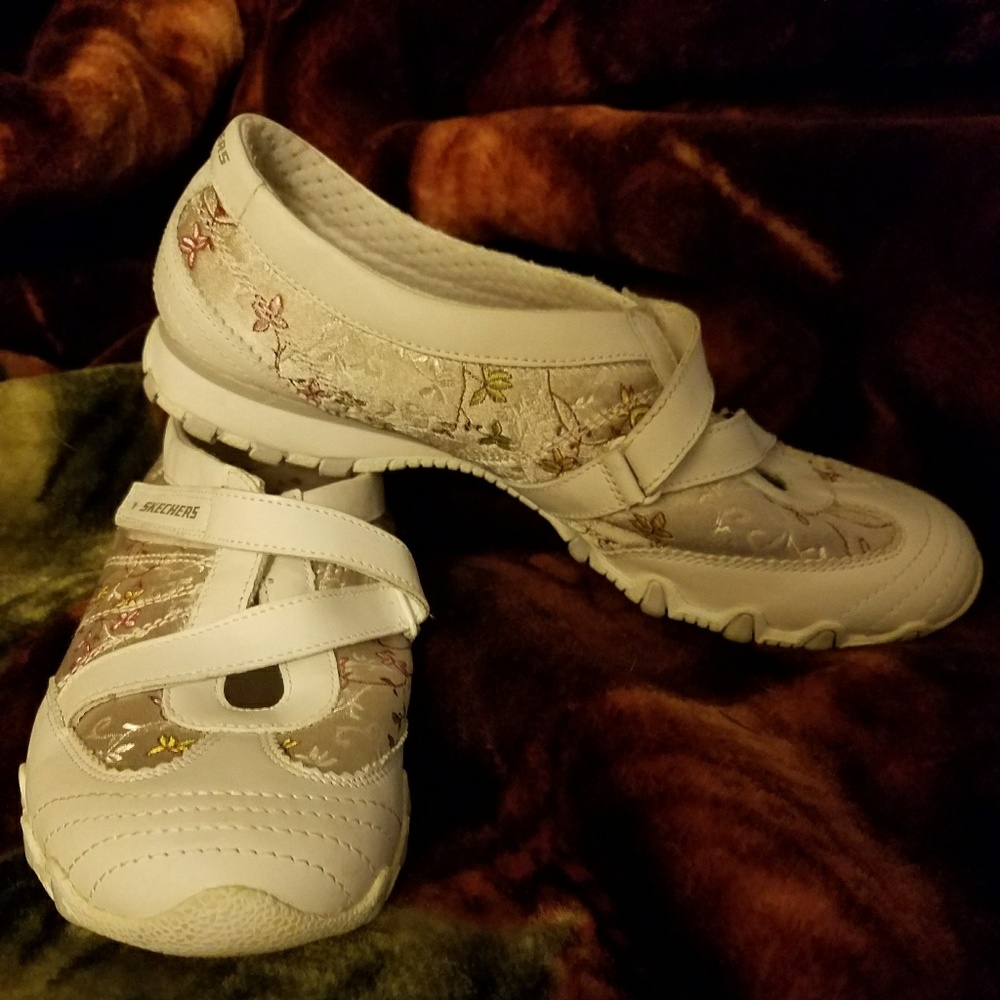 🔥White Floral Skechers🔥FINAL PRICE DROP