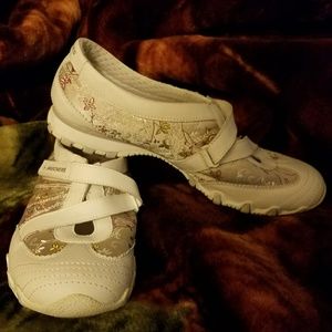 🔥White Floral Skechers🔥FINAL PRICE DROP