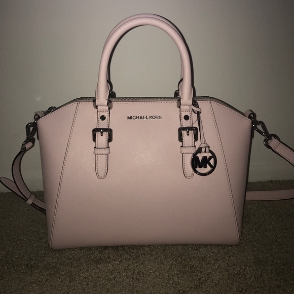Michael Kors Handbags - ✨OFFERS✨ MICHEAL KORS Ciara Large Leather Handbag