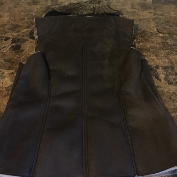Brown Suede zip up vest - Picture 5 of 5