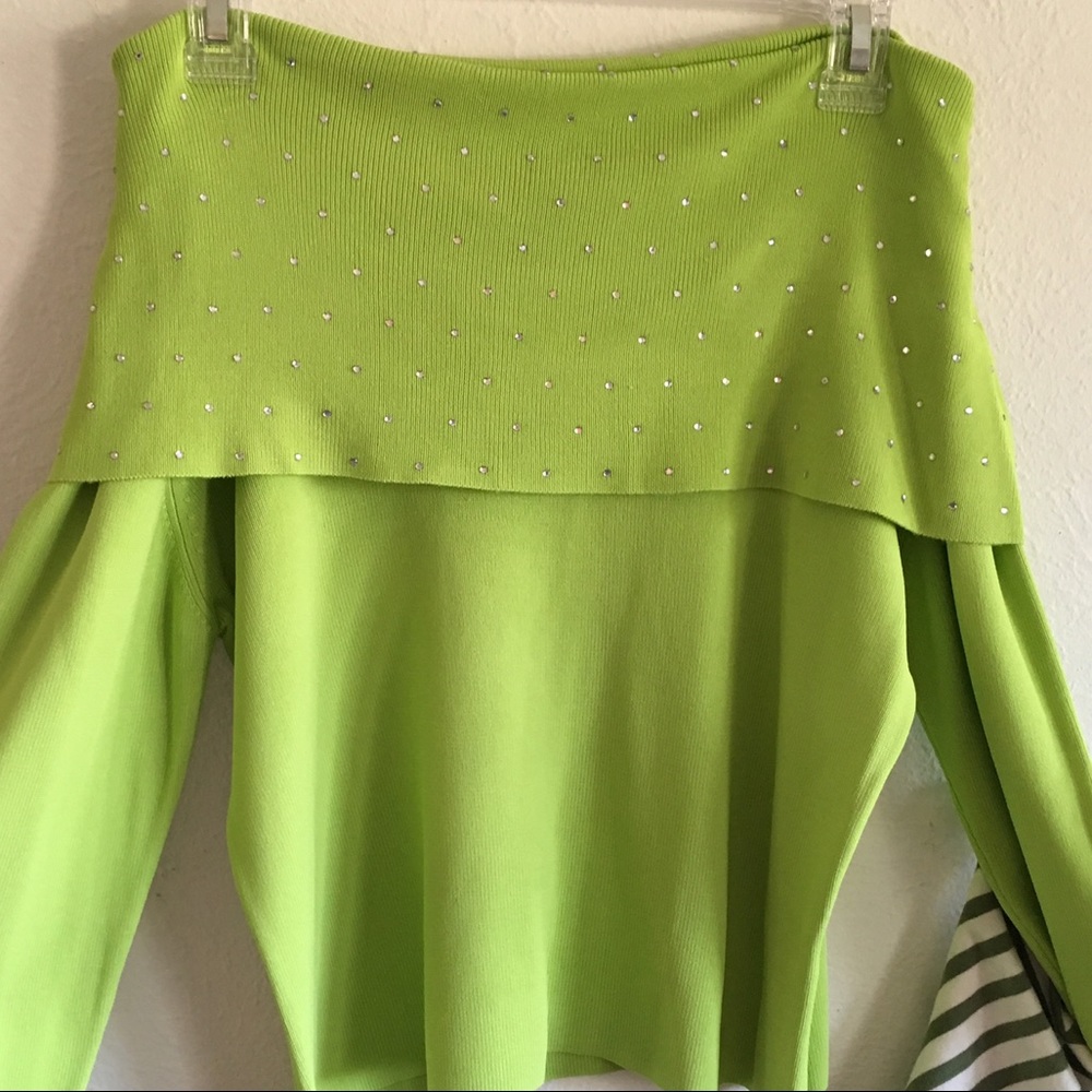 NWT Off shoulder large collar spring green rhinest