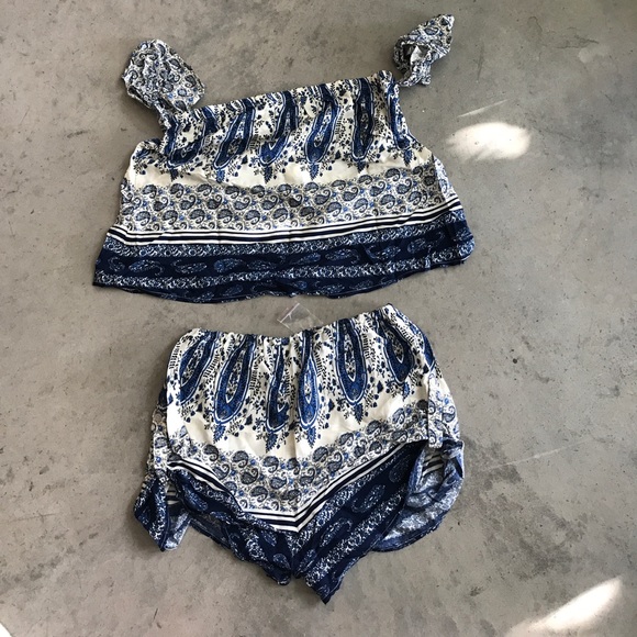 Off the shoulder crop top two-piece set - Picture 2 of 2