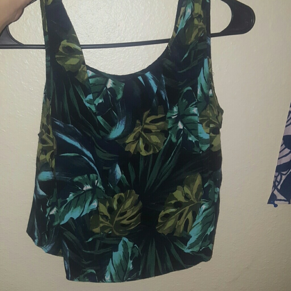 Cropped tropical summer shirt